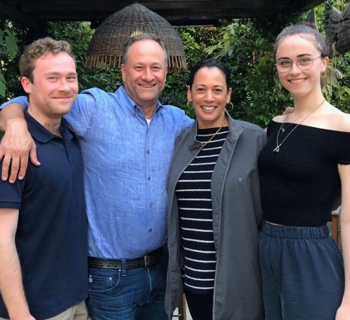 해리스 부통령 부부 가족 모습.[카멀라 해리스 인스타그램 캡처]